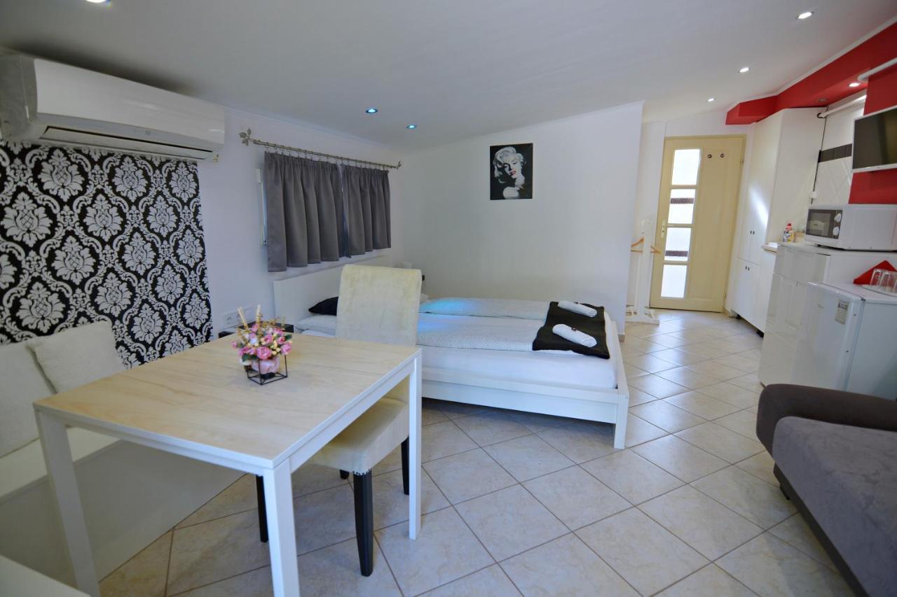 R.Gold Apartman Mako Exterior photo
