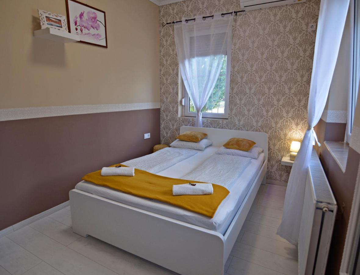 R.Gold Apartman Mako Exterior photo