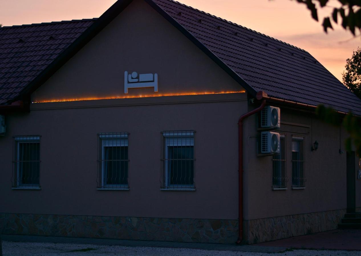 R.Gold Apartman Mako Exterior photo