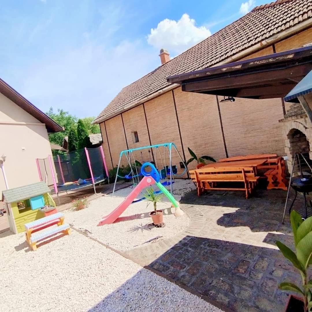 R.Gold Apartman Mako Exterior photo